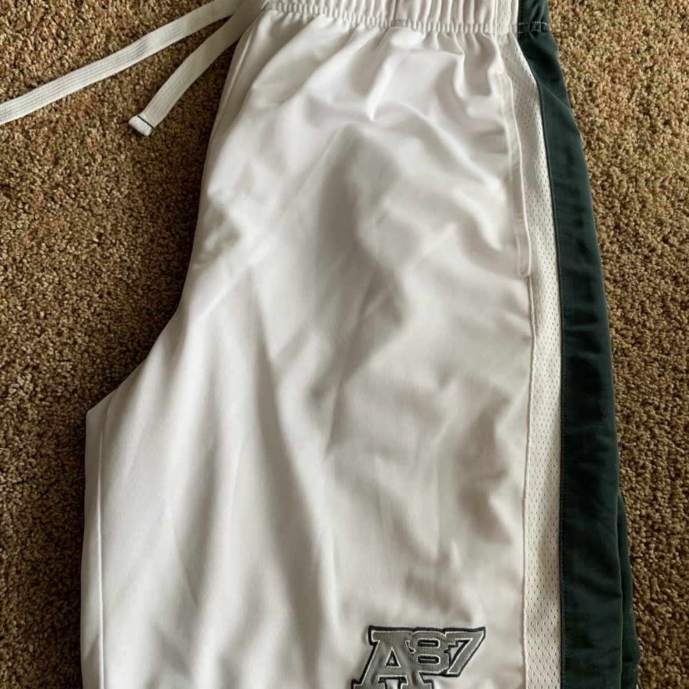 Mens Aeropostale gym shorts size L